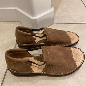 Born Sandals Soft Suede Comfortable Open Toe Size 8 1/2 Brown